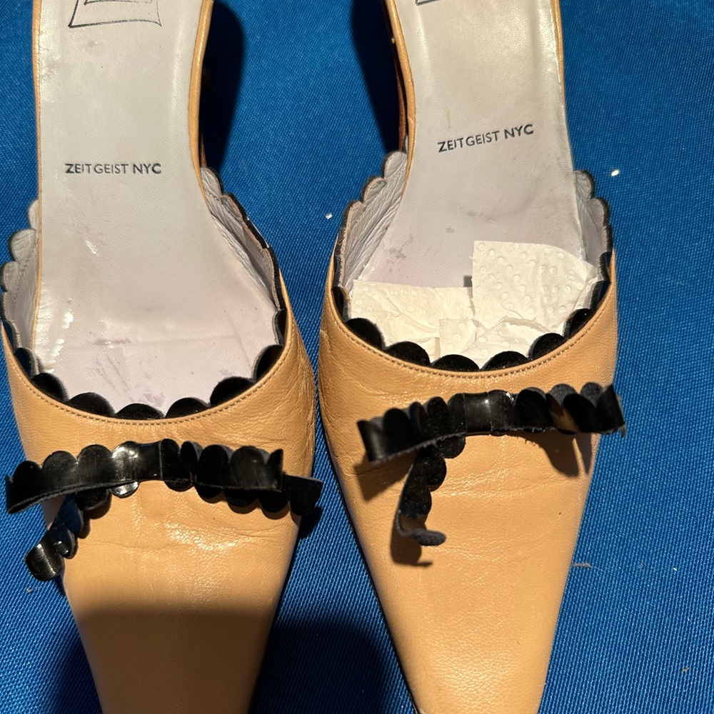 Cynthia rowley  size 8- pointed toe-slip on- pumps- - vintage- women’s shoes